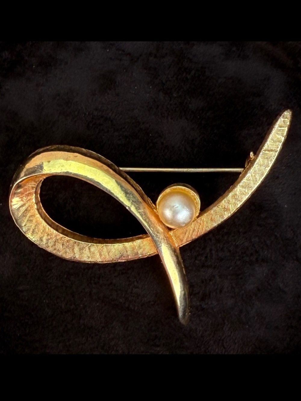 Vintage Goldtone Brooch with faux Pearl Accent